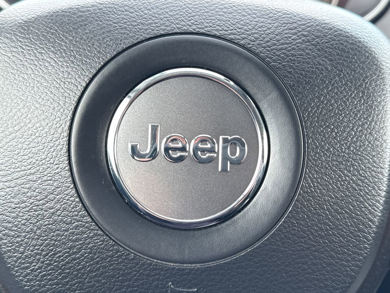 Used 2020 Jeep Cherokee Trailhawk w/ Comfort & Convenience Group AWD/4WD image 28