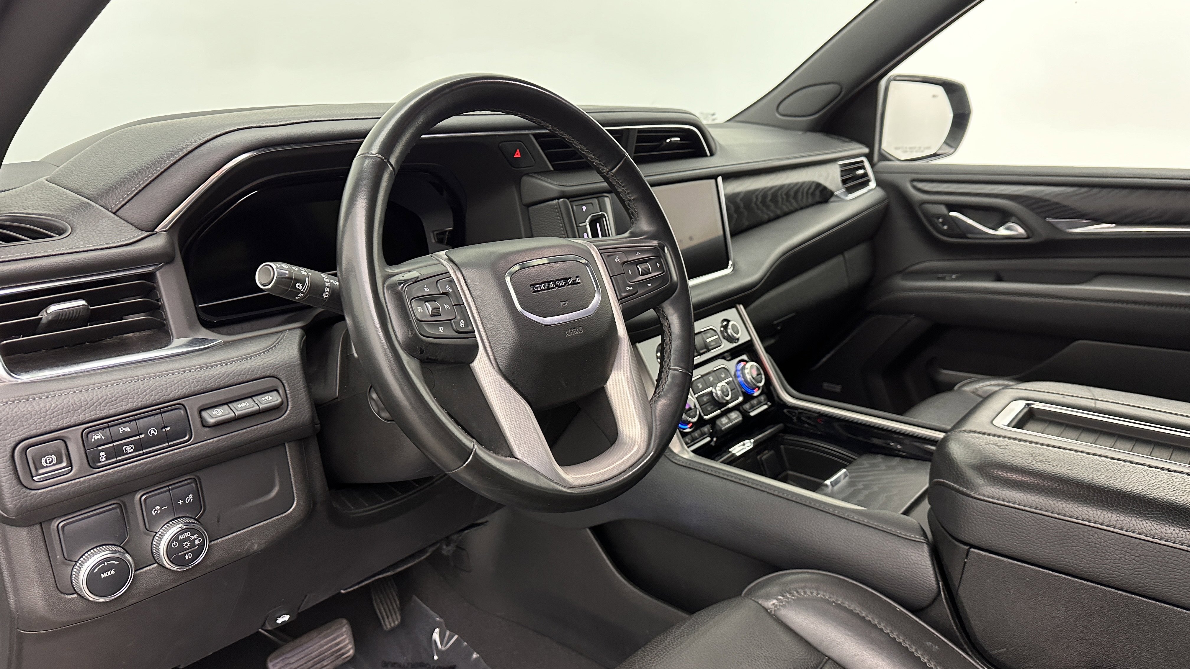 Used 2023 GMC Yukon XL Denali RWD image 10