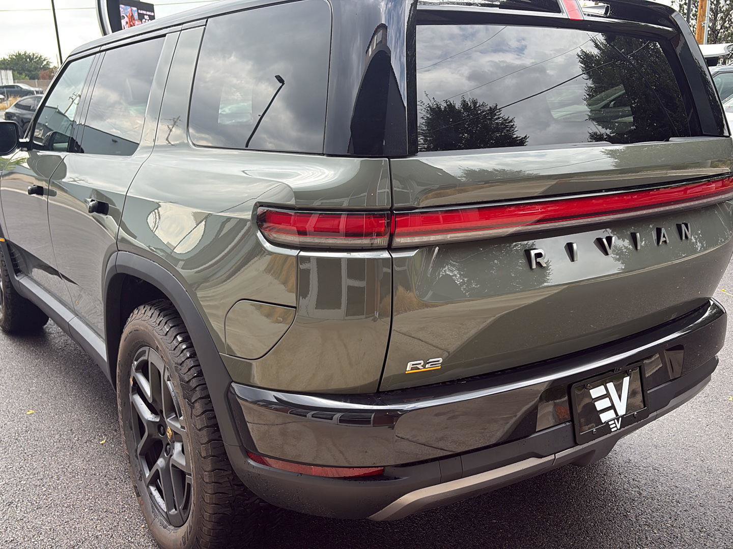 Used 2027 Rivian R2 Performance AWD/4WD image 6