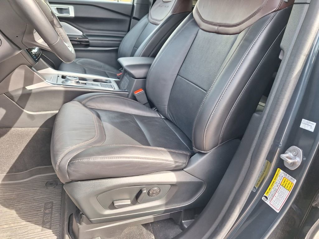 Used 2022 Ford Explorer Platinum w/ Equipment Group 601A image 10