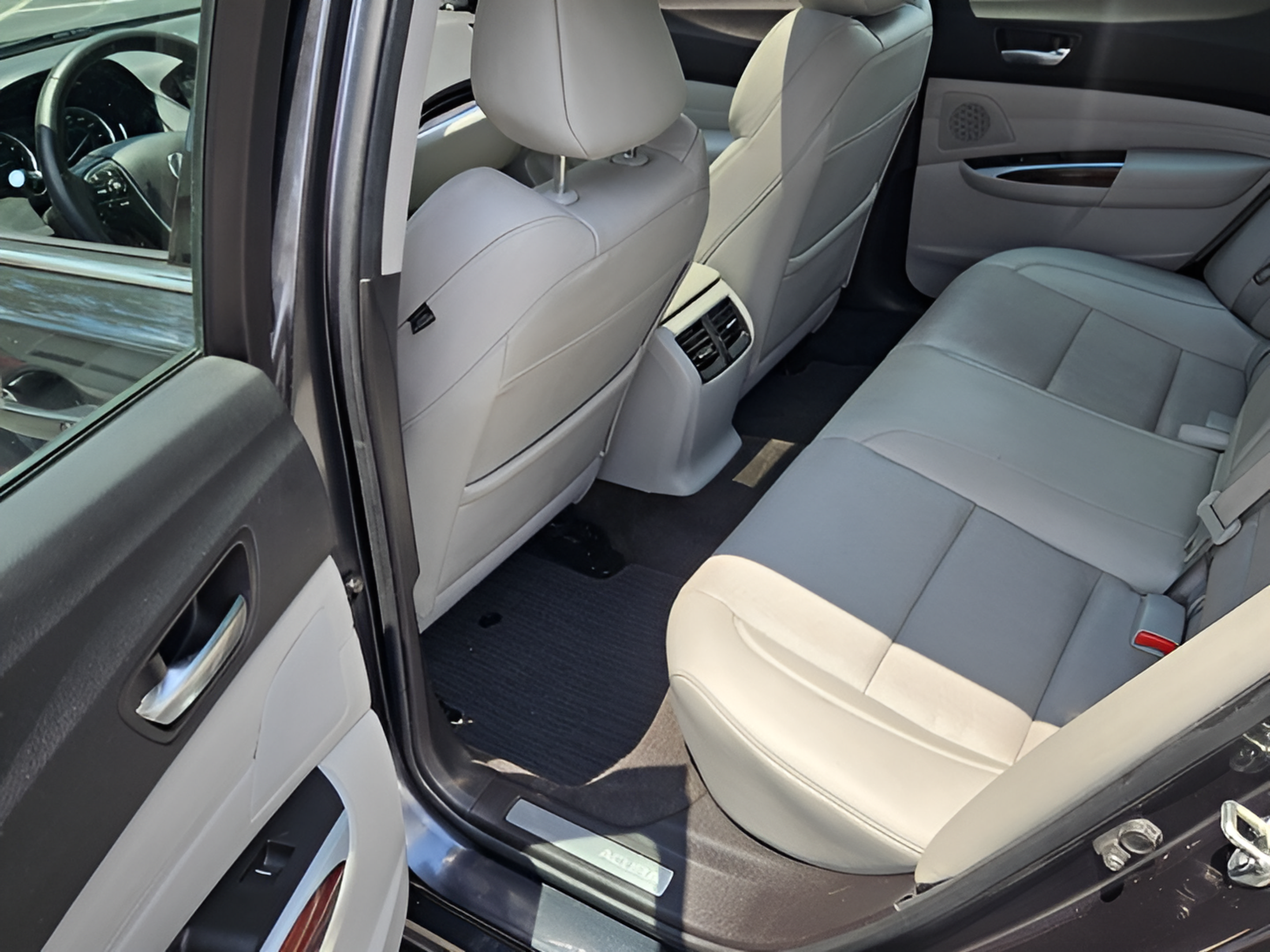 Used 2015 Acura TLX V6 SH-AWD w/ Technology Pkg image 9