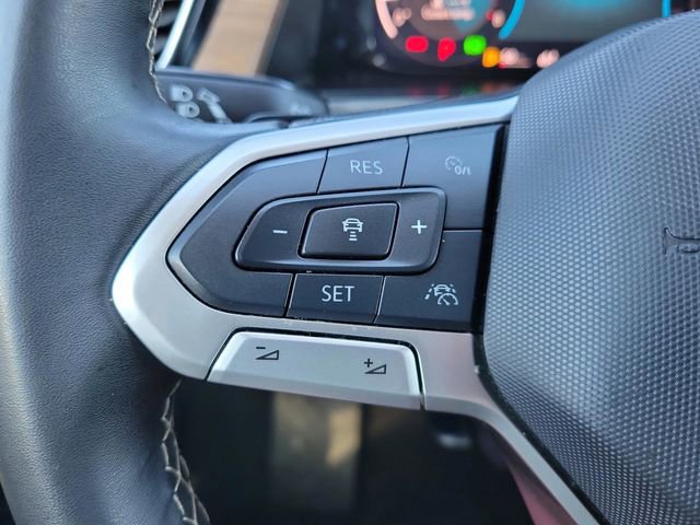 Used 2025 Volkswagen Atlas SE image 27