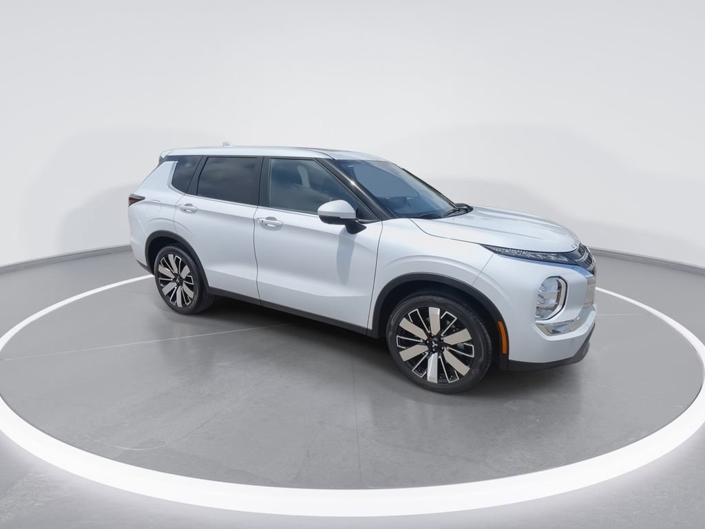 New 2025 Mitsubishi Outlander SE image 2