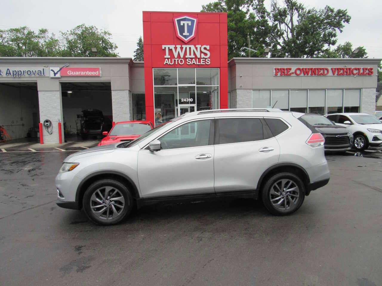 Used 2016 Nissan Rogue SL w/ SL Premium Package