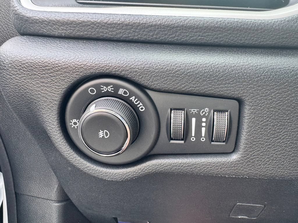 New 2026 Chrysler Pacifica Select FWD image 27