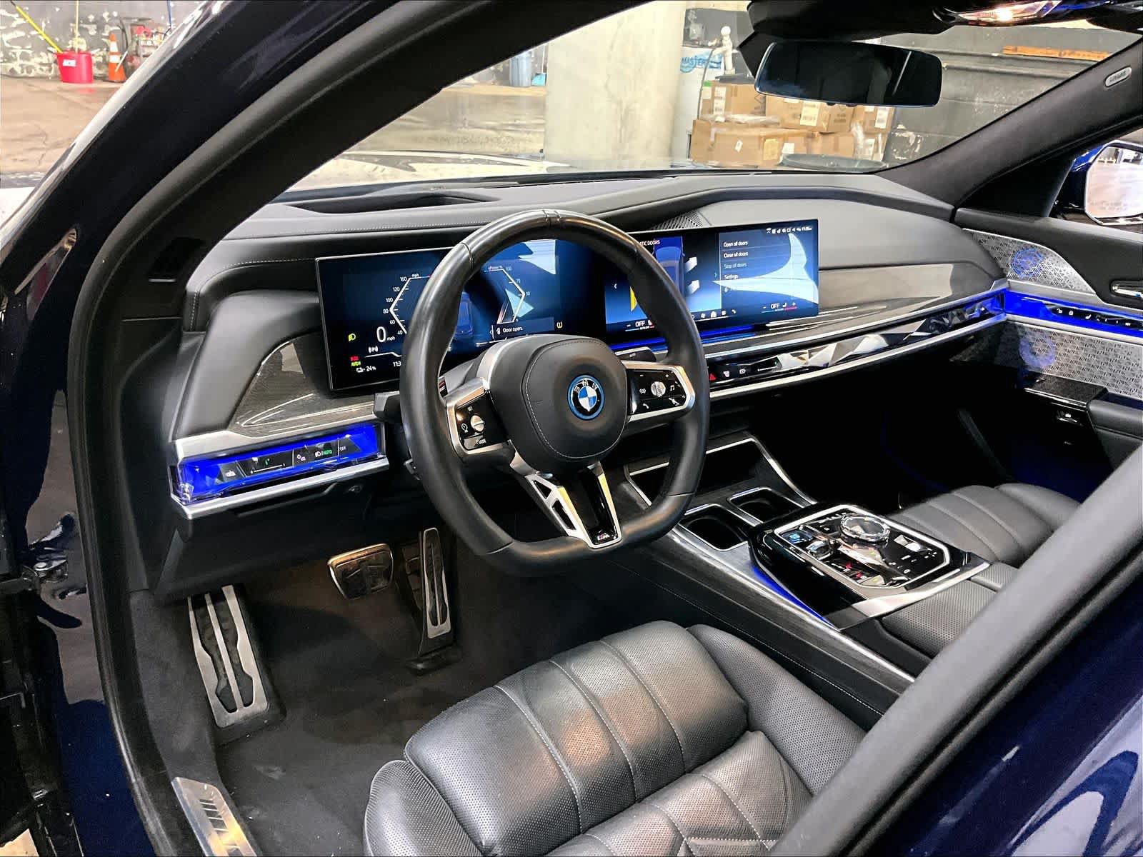 Used 2023 BMW i7 xDrive60 w/ Executive Package 2 AWD/4WD image 16