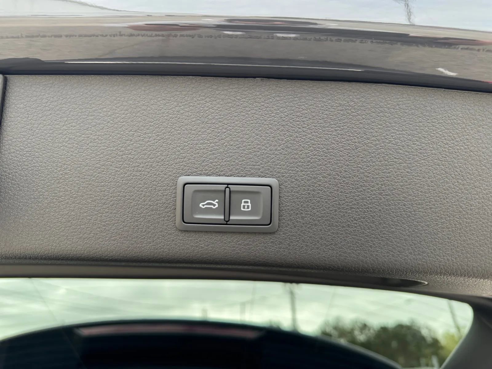 Used 2024 Audi Q8 e-tron Prestige w/ Prestige Package image 30