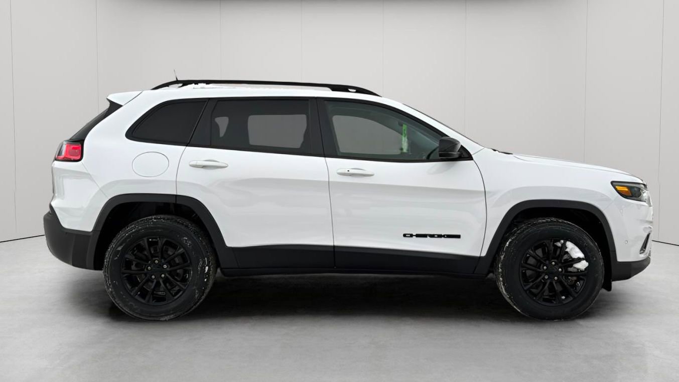 Used 2023 Jeep Cherokee Altitude Lux image 3