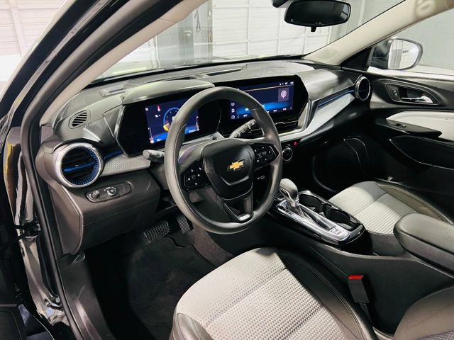 Used 2025 Chevrolet Trax LT FWD image 20