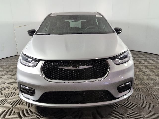 New 2026 Chrysler Pacifica Limited FWD image 2
