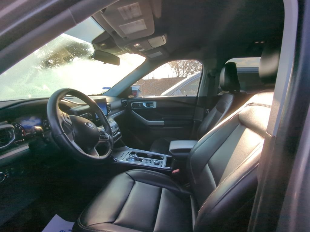 Used 2022 Ford Explorer XLT w/ Equipment Group 202A AWD/4WD image 6