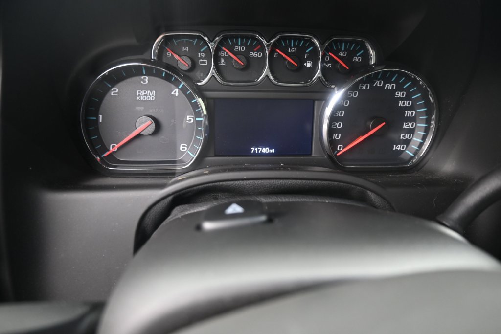 Used 2018 Chevrolet Tahoe LT w/ Luxury Package RWD image 10