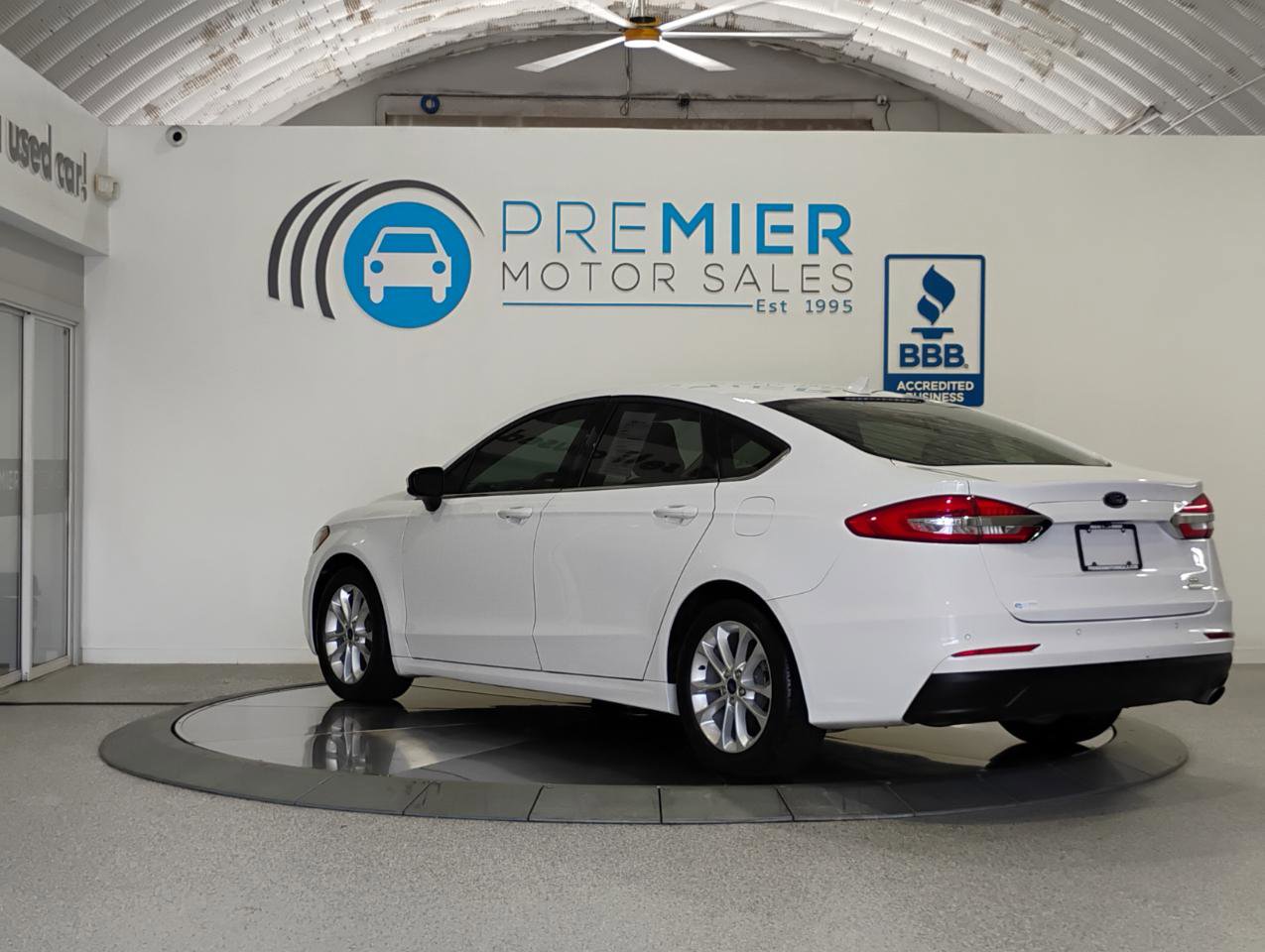 Used 2019 Ford Fusion SE image 3
