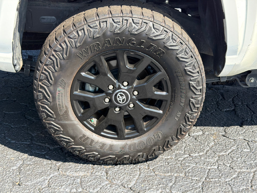 Used 2025 Toyota Tacoma SR AWD/4WD image 21