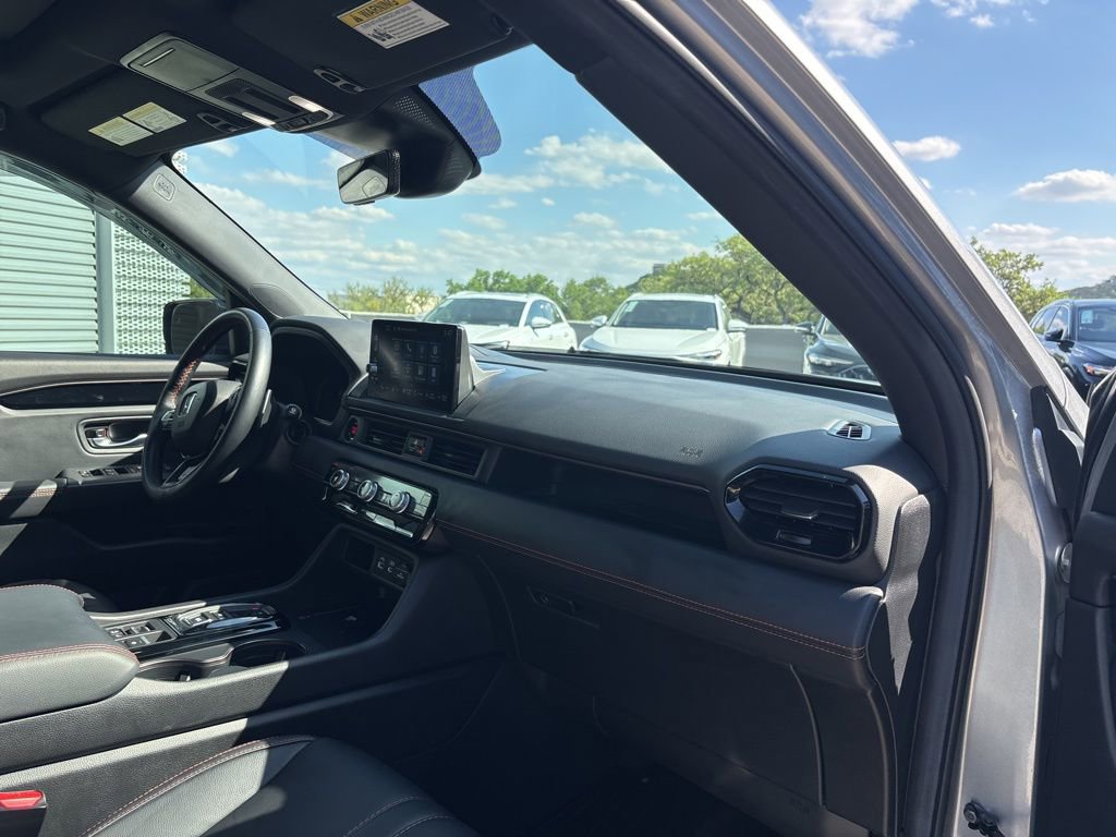 Used 2025 Honda Pilot TrailSport image 15