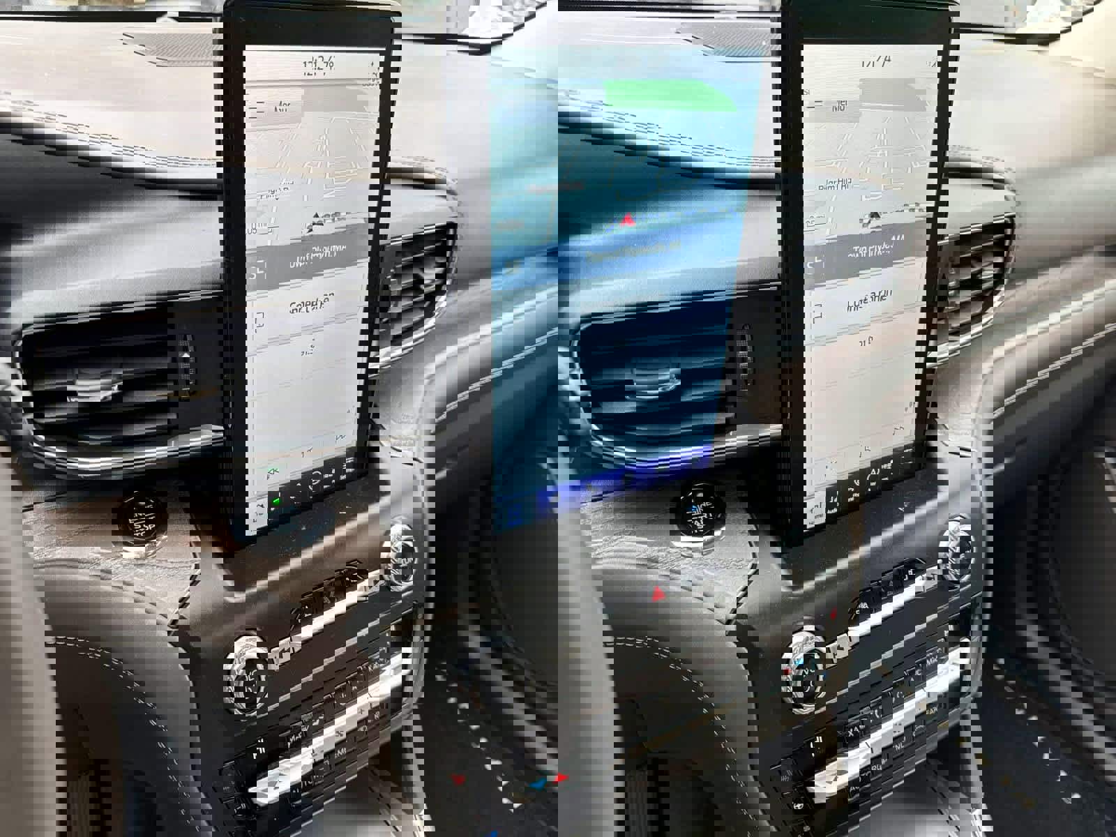 Used 2020 Ford Explorer Platinum w/ Premium Technology Package image 19