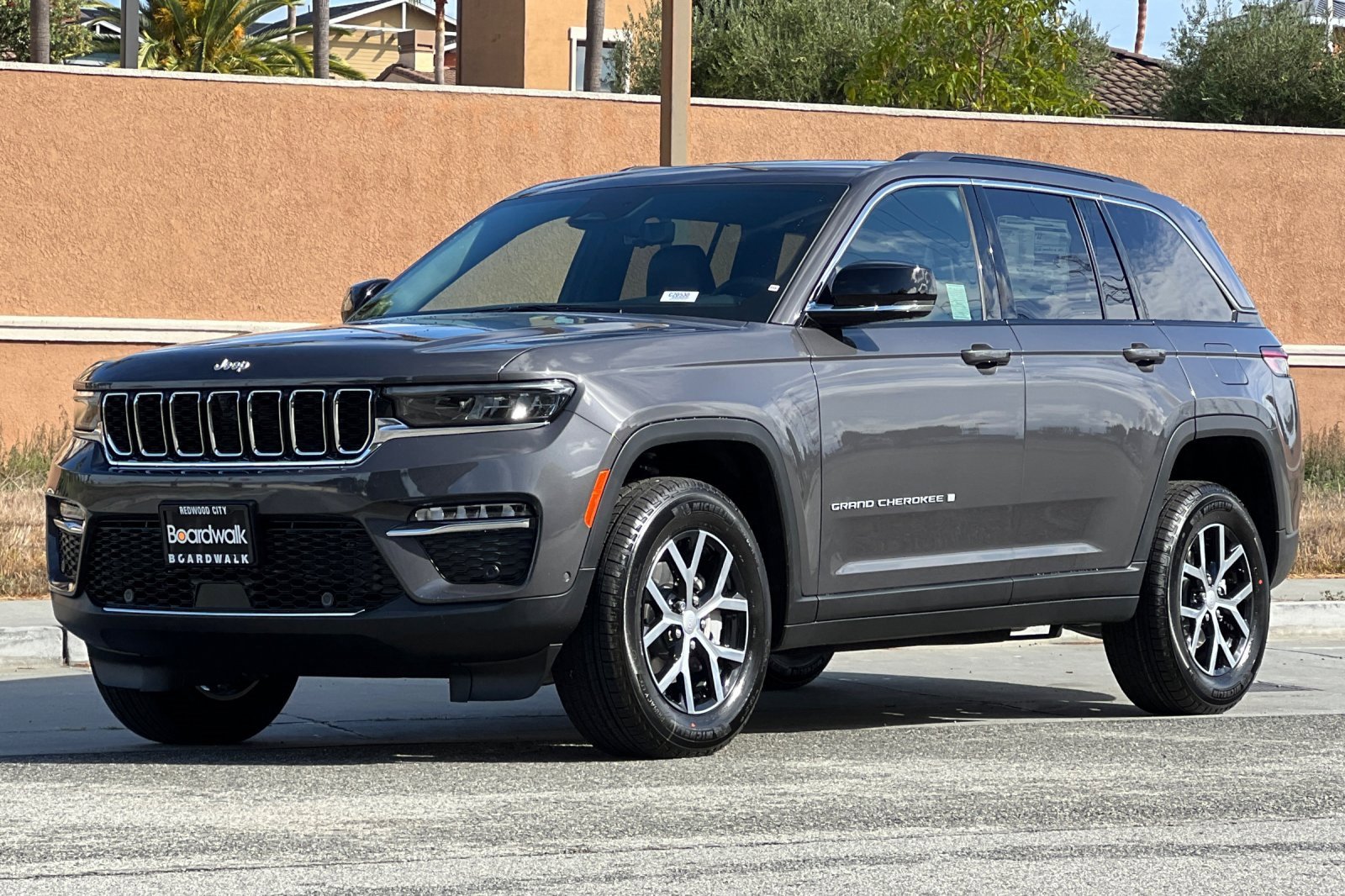 New 2025 Jeep Grand Cherokee Limited w/ Luxury Tech Group II image 8