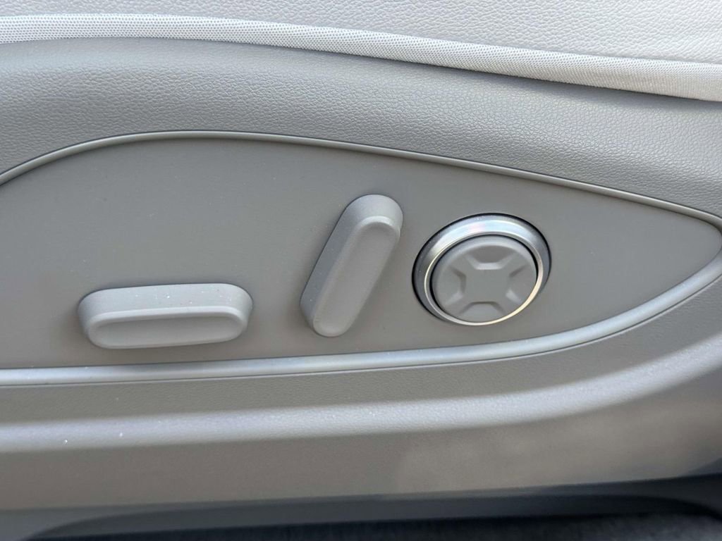 Used 2026 Hyundai Palisade Limited image 16