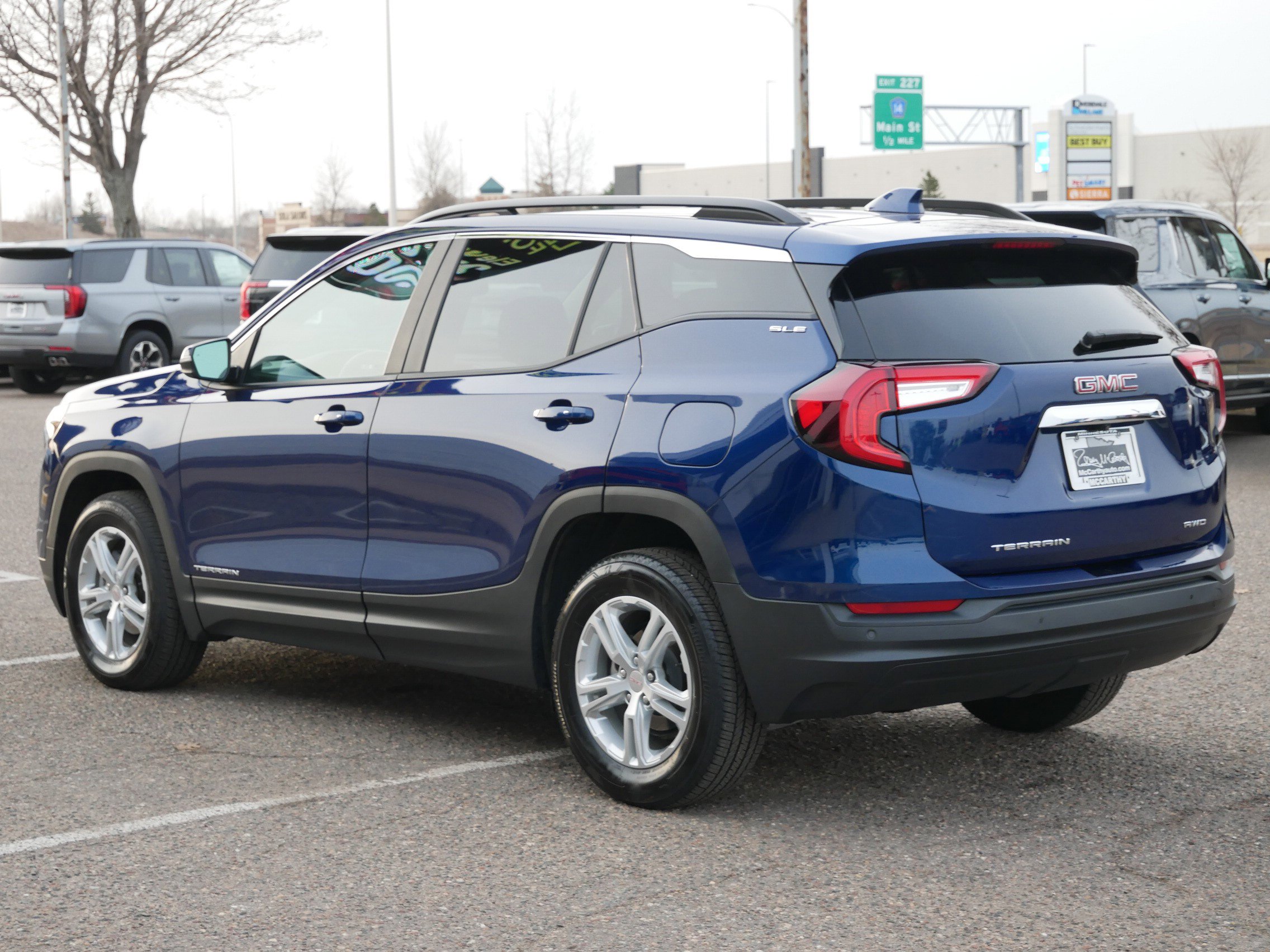 Used 2023 GMC Terrain SLE w/ Driver Convenience Package AWD/4WD image 7