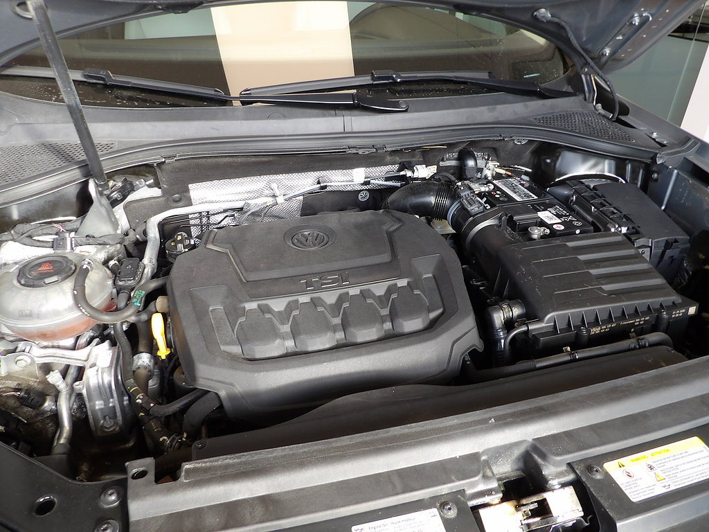 Used 2021 Volkswagen Tiguan SE FWD image 12
