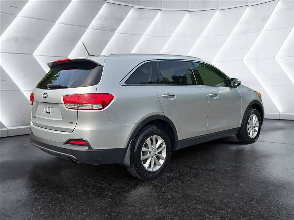 Used 2017 Kia Sorento FWD image 5