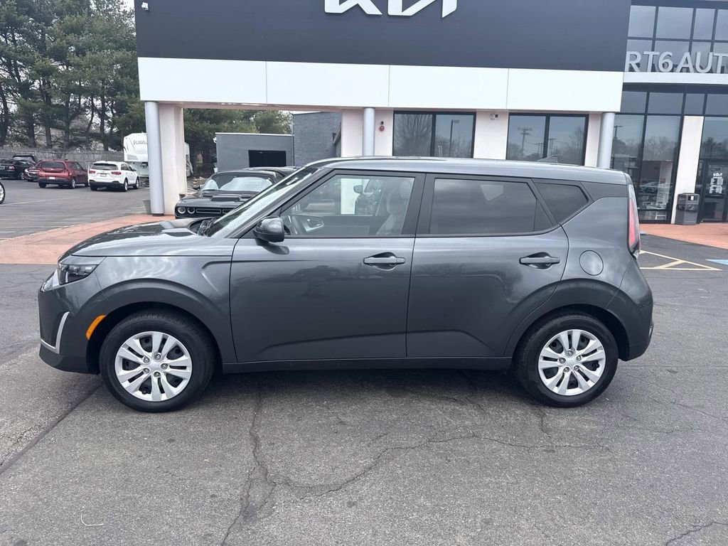 Used 2023 Kia Soul LX image 2
