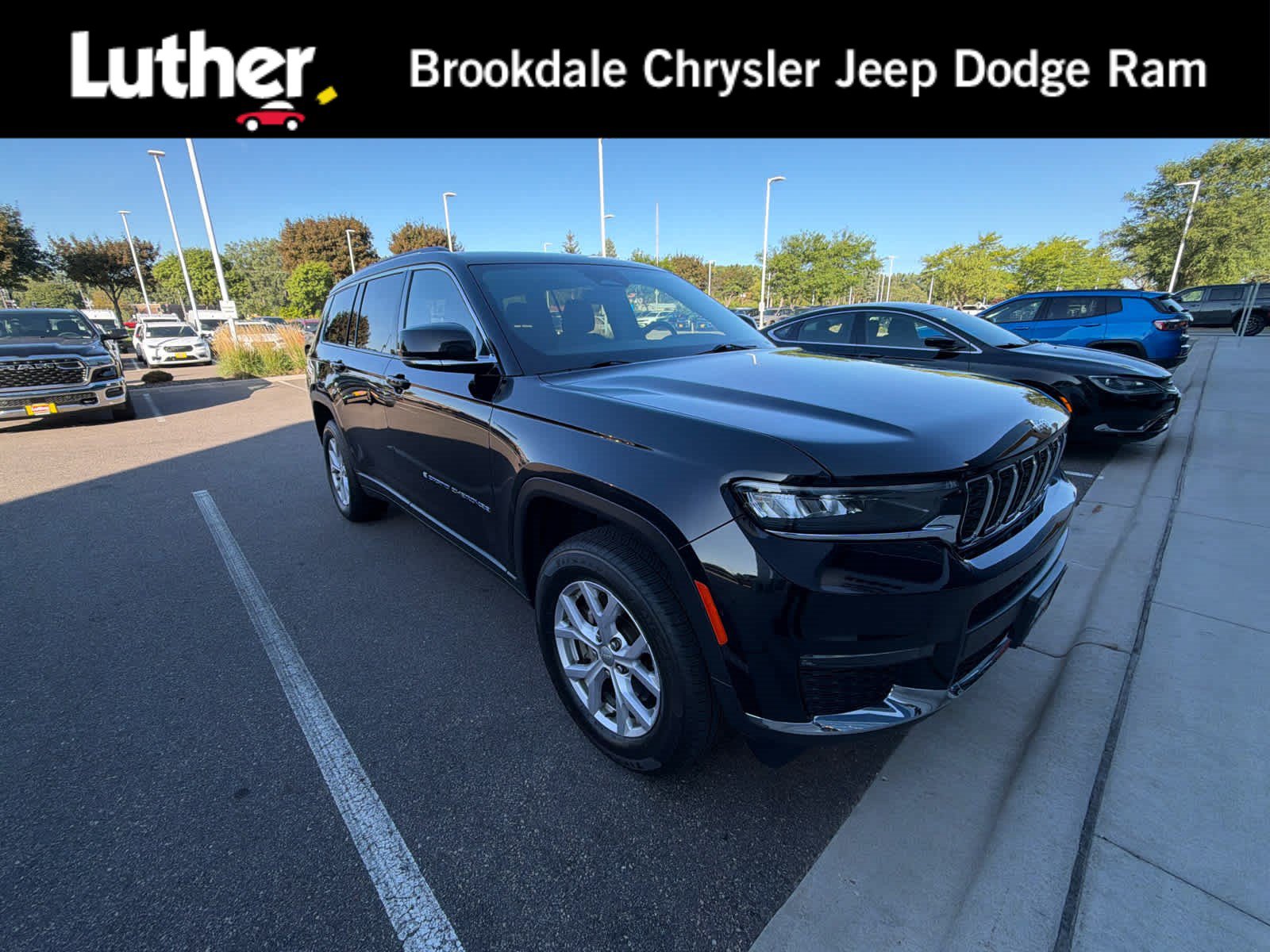 Used 2022 Jeep Grand Cherokee L Limited AWD/4WD image 1