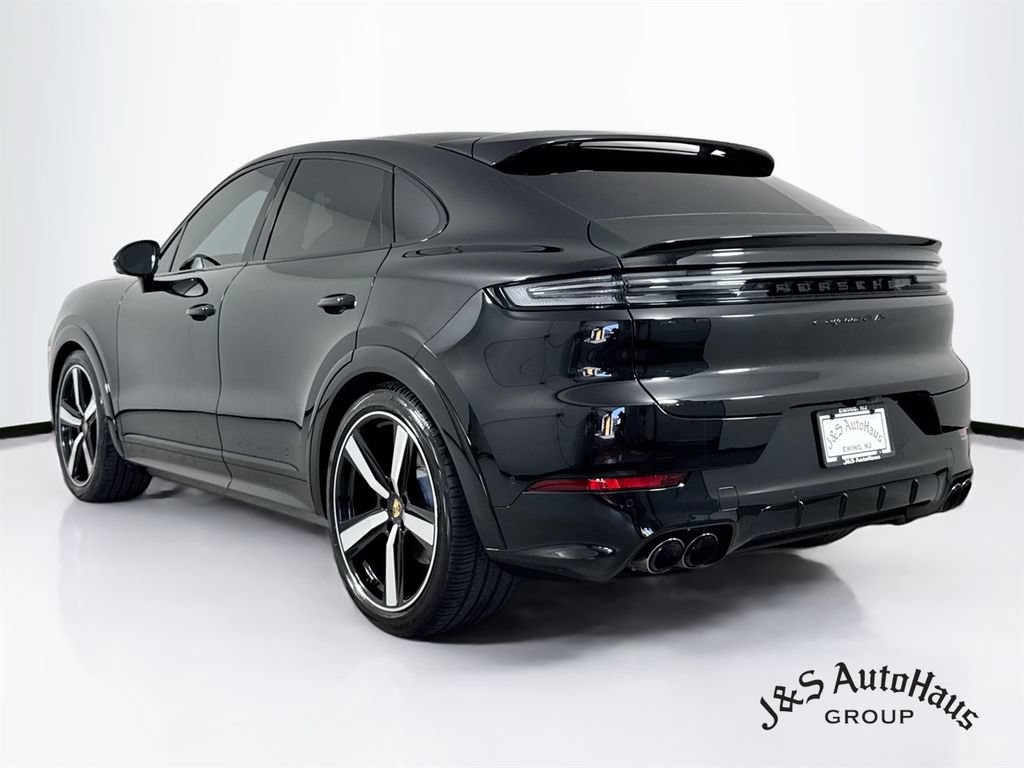 Used 2025 Porsche Cayenne GTS AWD/4WD image 5
