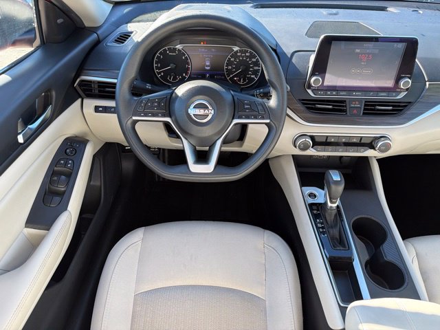 Used 2025 Nissan Altima 2.5 SV FWD image 17
