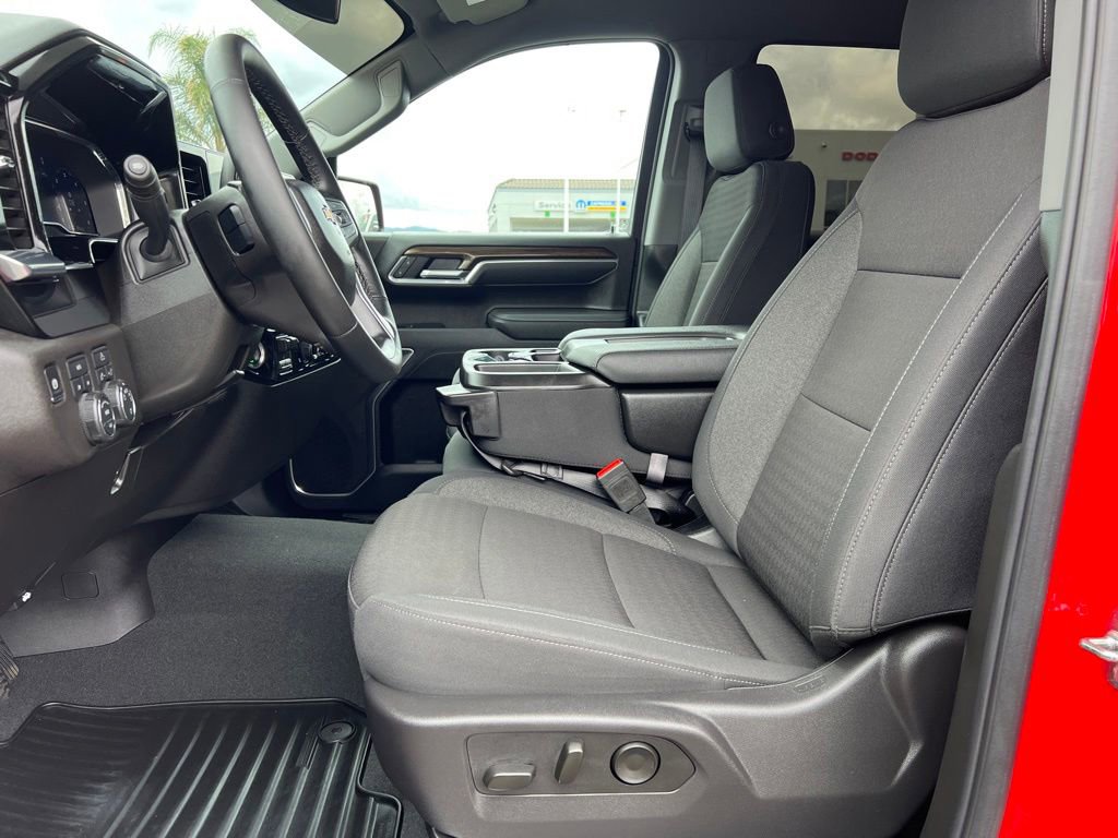Used 2025 Chevrolet Silverado 1500 LT AWD/4WD image 22