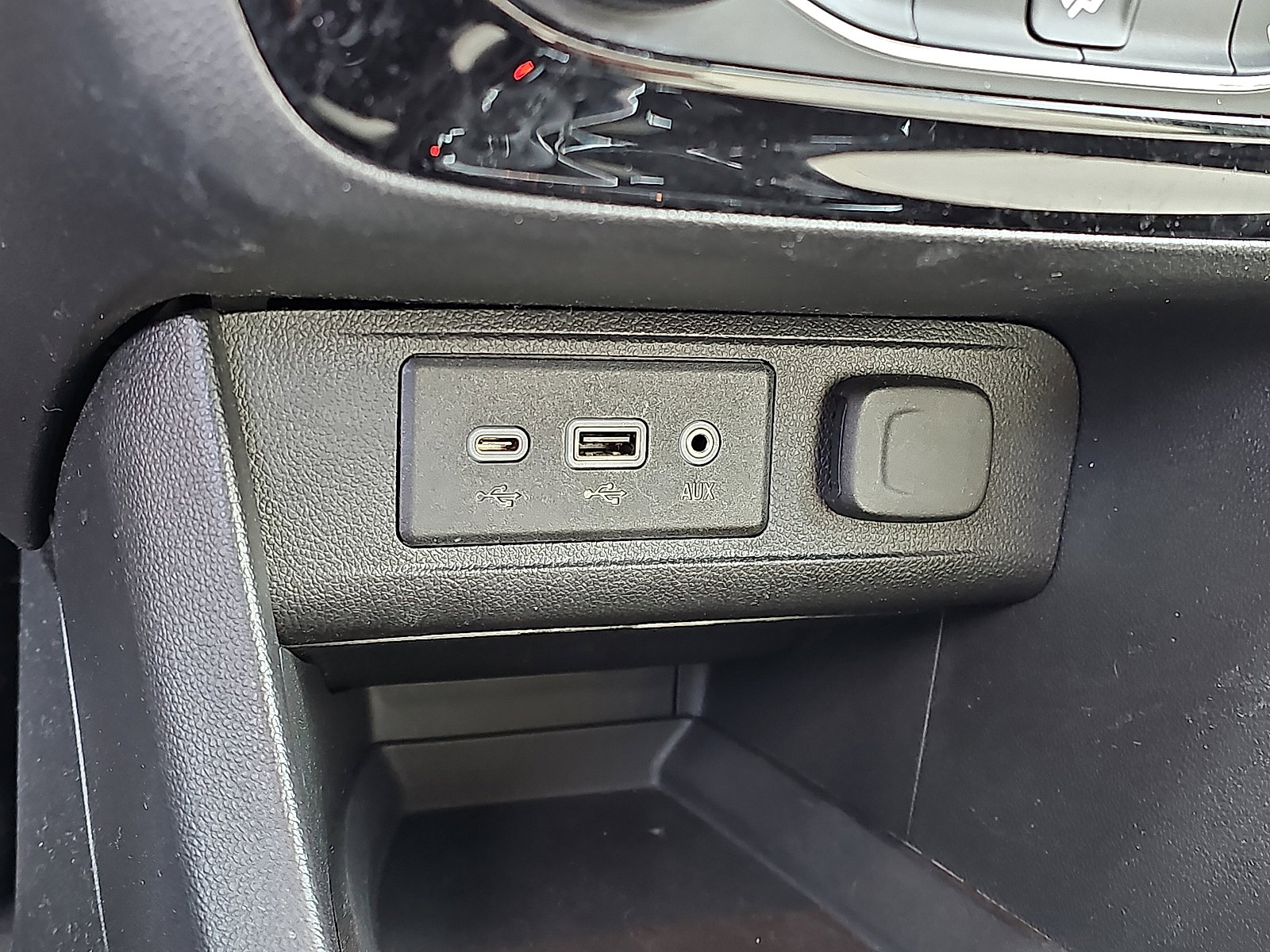 Used 2021 Buick Encore GX Preferred w/ Cold Weather Comfort Package image 24