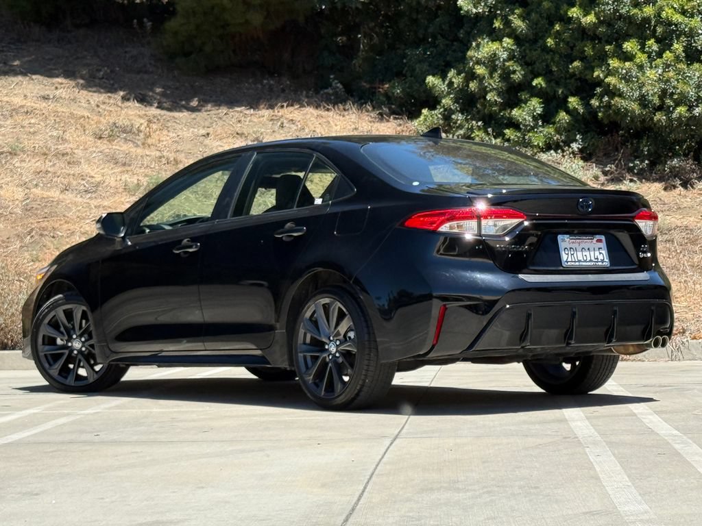 Used 2025 Toyota Corolla SE FWD image 2