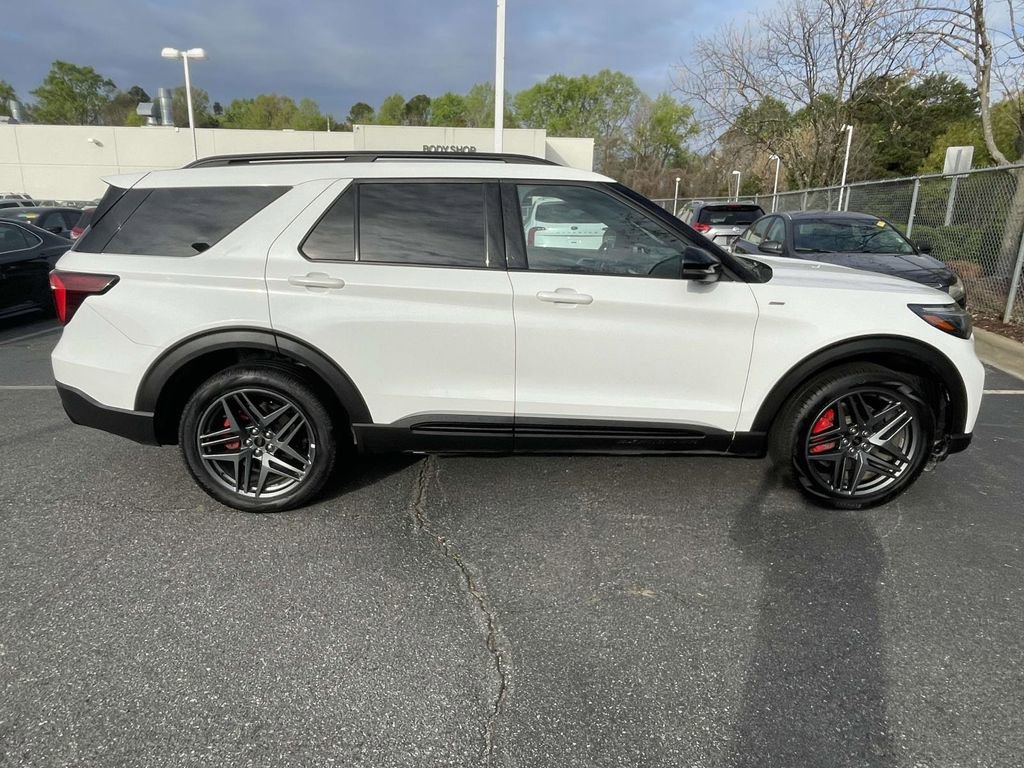 Used 2025 Ford Explorer ST-Line w/ ST-Line Street Pack image 12