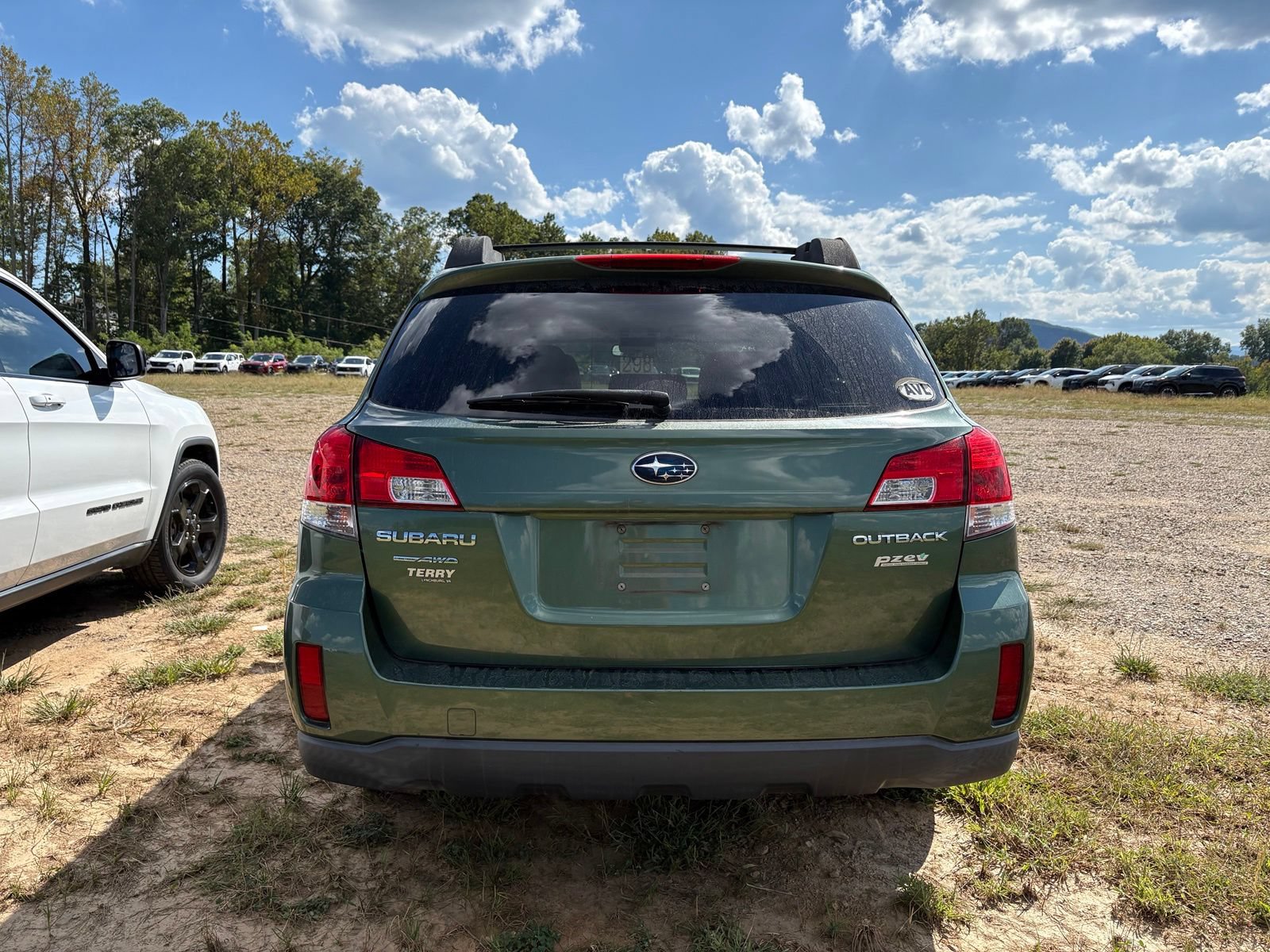 Used 2013 Subaru Outback 2.5i Premium w/ All-Weather Pkg AWD/4WD image 5