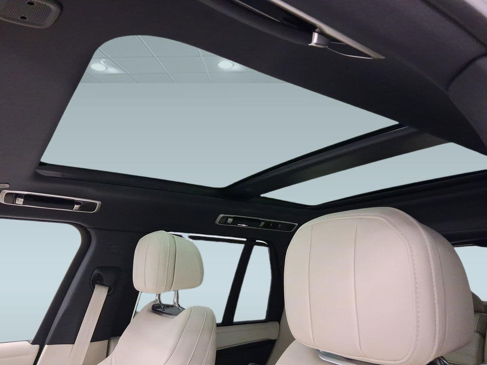 New 2026 Land Rover Range Rover SE image 28