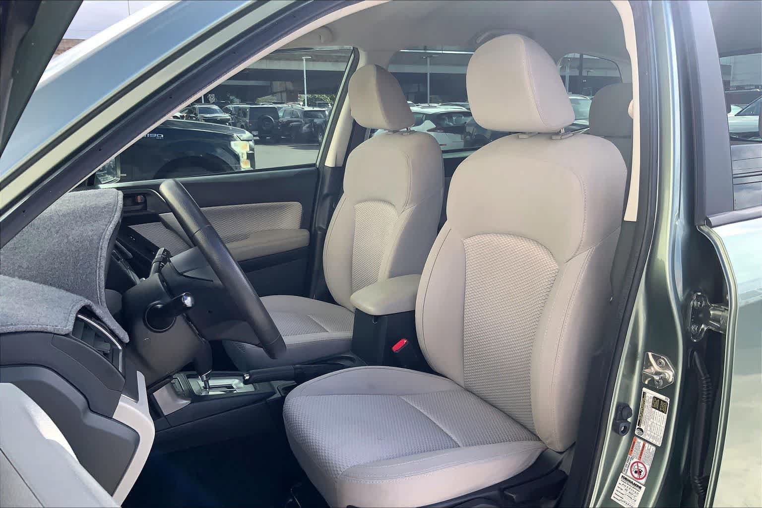 Used 2017 Subaru Forester 2.5i AWD/4WD image 11