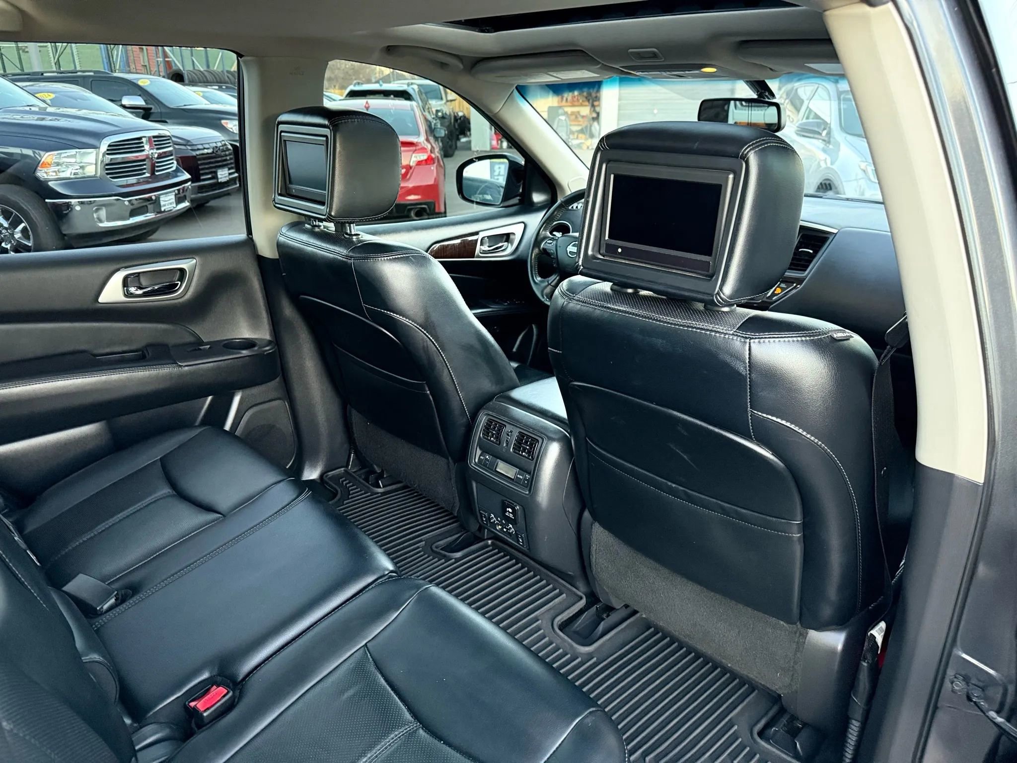 Used 2014 Nissan Pathfinder Platinum w/ Platinum Premium Package image 18