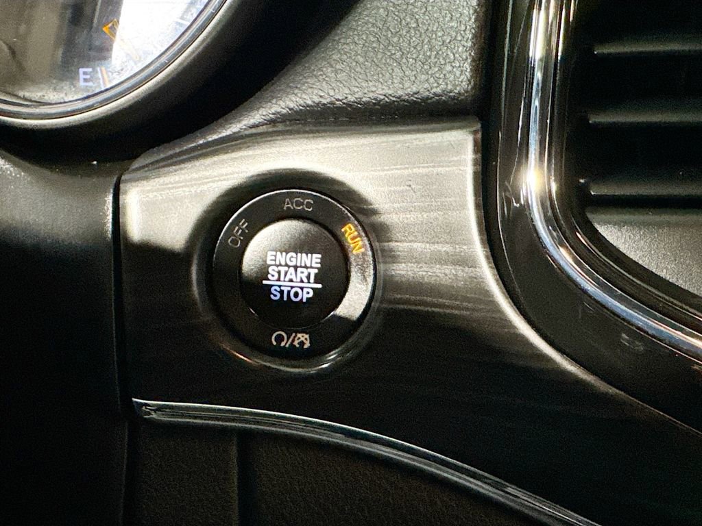Used 2022 Jeep Grand Cherokee Limited AWD/4WD image 21