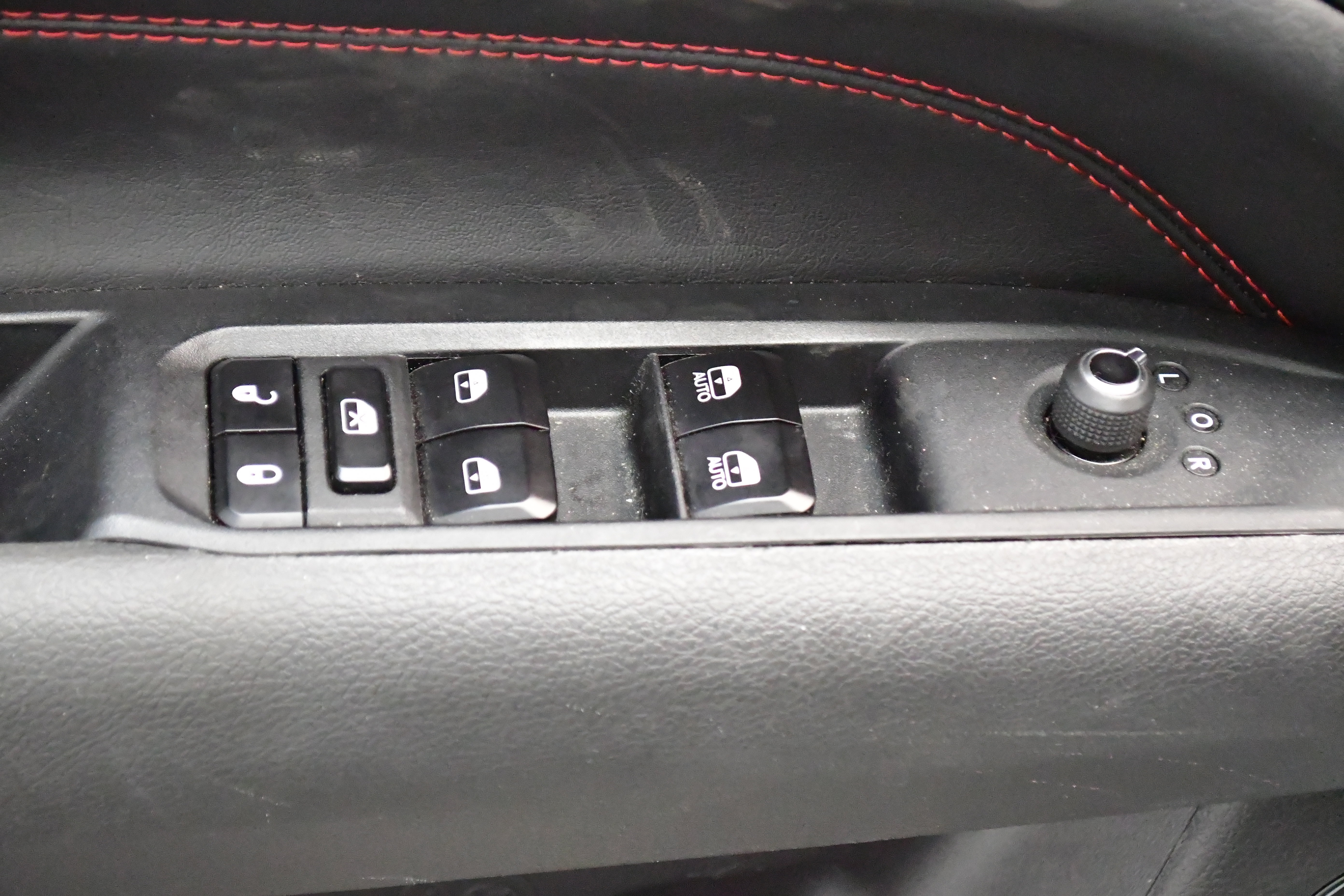 Used 2025 Jeep Compass Trailhawk AWD/4WD image 14