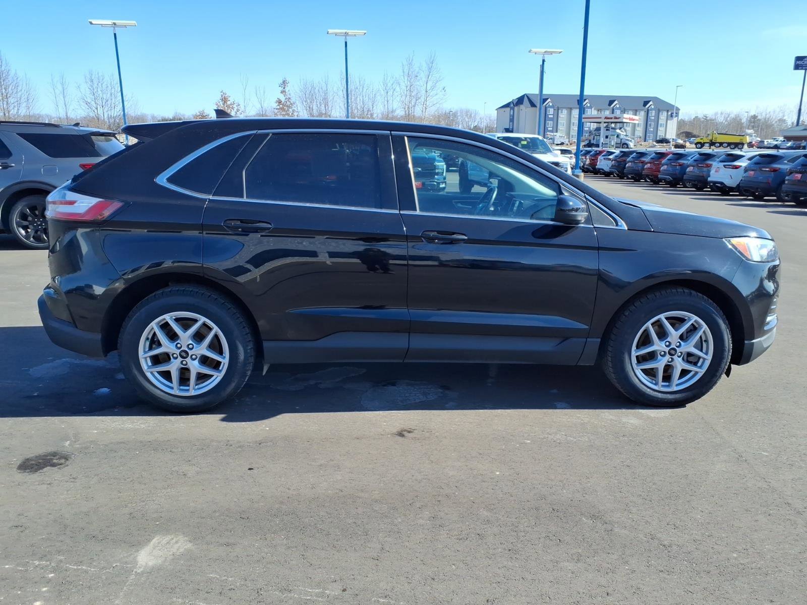 Used 2023 Ford Edge SEL image 7