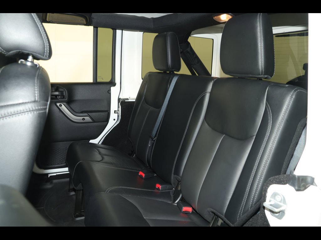 Used 2018 Jeep Wrangler Unlimited Sahara image 16