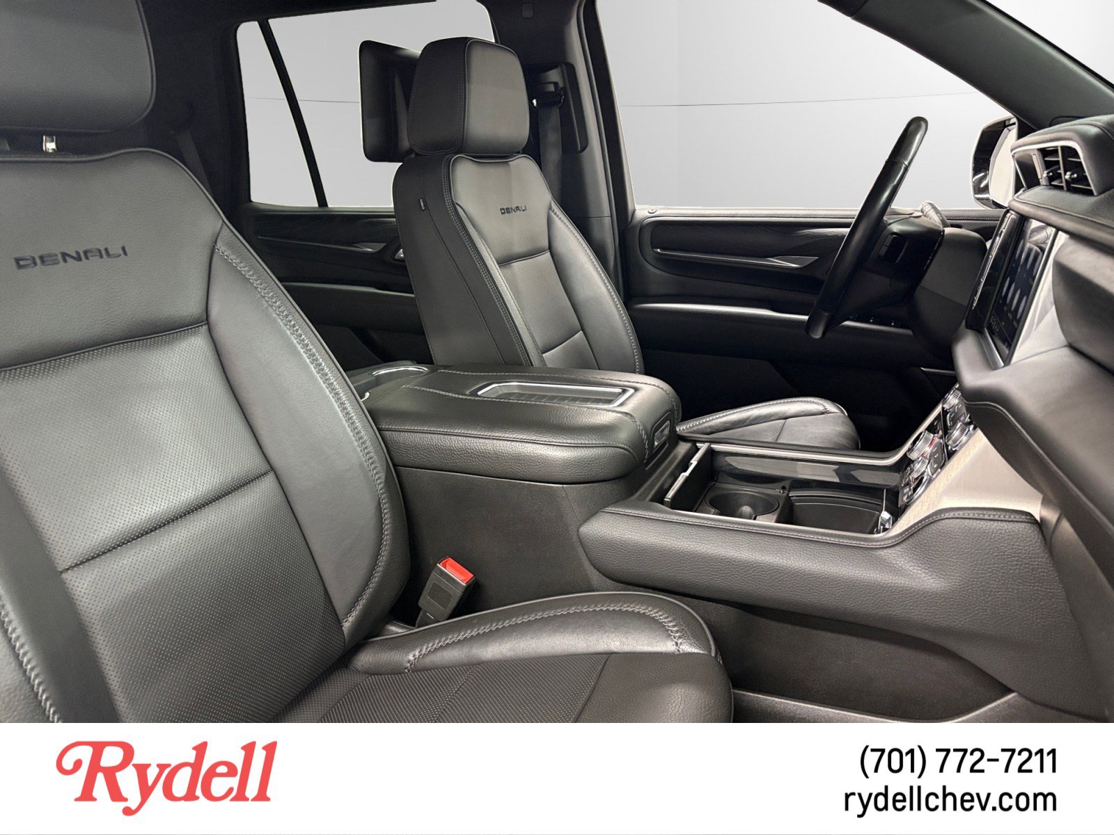Used 2021 GMC Yukon Denali w/ Denali Premium Package image 17