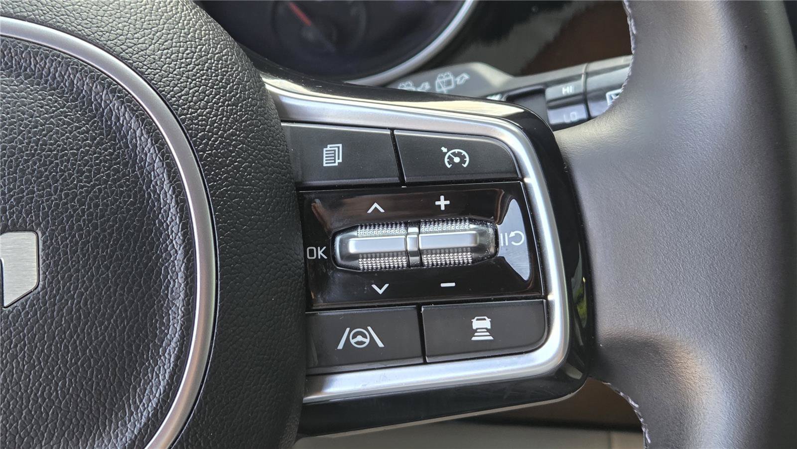 Certified 2024 Kia Carnival EX FWD image 20