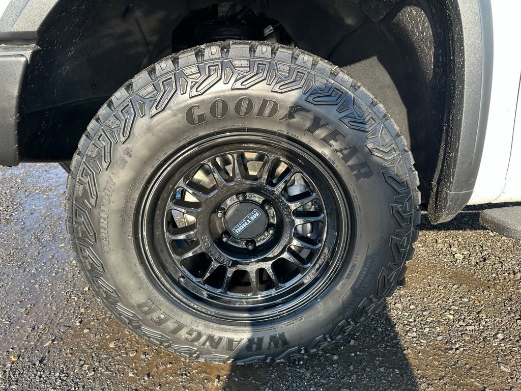 Used 2024 GMC Sierra 1500 AT4X image 12