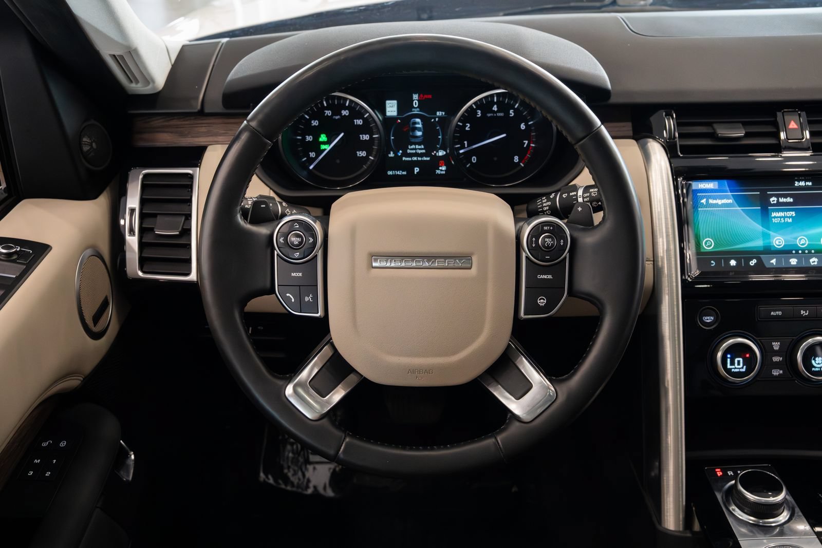 Used 2017 Land Rover Discovery HSE AWD/4WD image 12