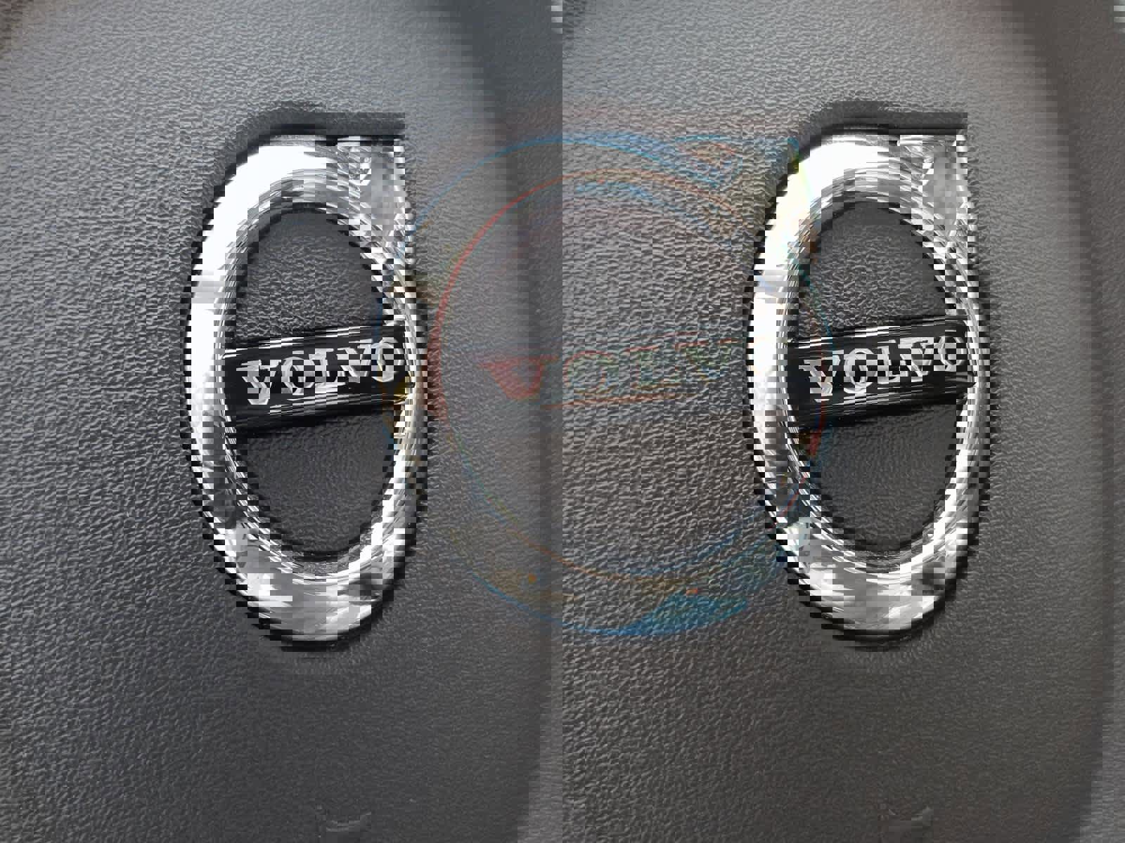 Used 2025 Volvo XC60 B5 Plus image 34