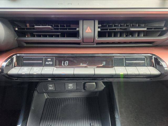 Used 2026 Toyota Prius Plug-In Hybrid FWD image 18