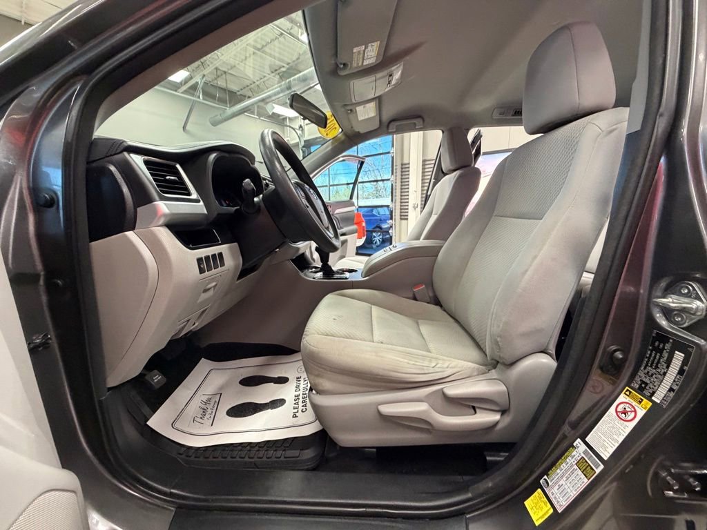 Used 2015 Toyota Highlander LE image 54