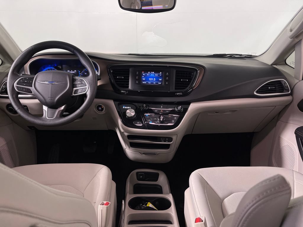 Used 2017 Chrysler Pacifica LX FWD image 14