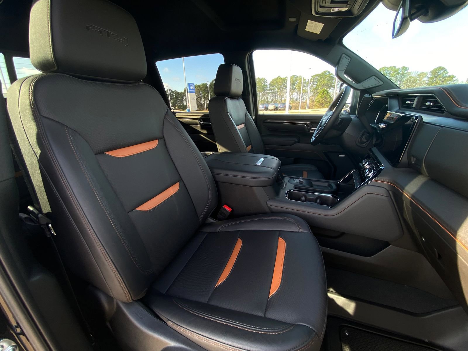 Used 2025 GMC Sierra 2500 AT4 w/ AT4 Preferred Package image 17